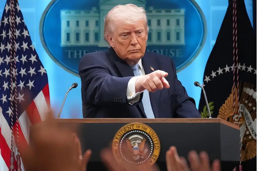 局势彻底逆转了。白宫原本算准了靠封锁和军事施压能逼伊朗低头，结果在停火到期的最后