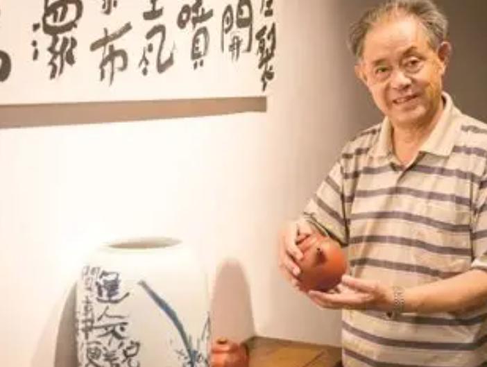 上哪评理去？ 
教授把国宝变卖了，判3年。 
农民把自家院里挖出来的文物卖掉，判