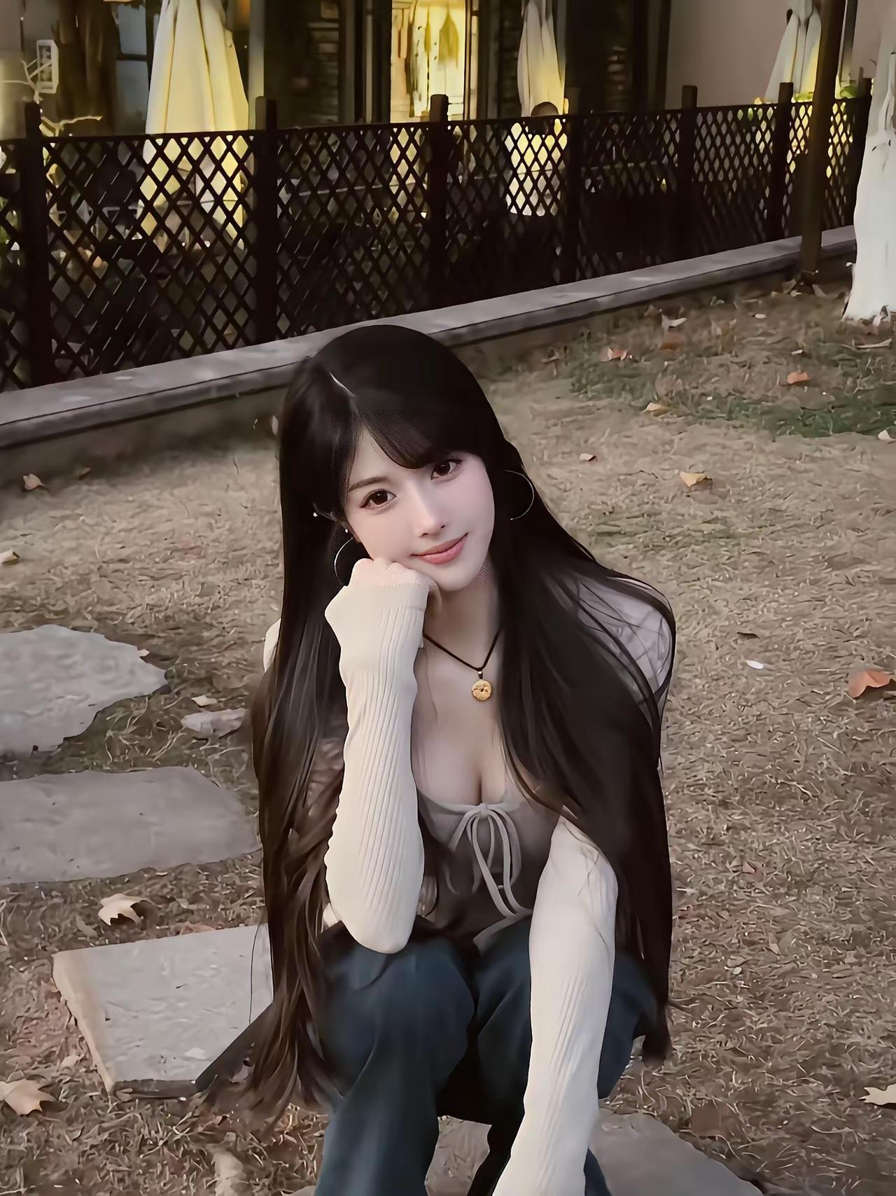 秋日午后，静坐公园，享受宁静时光。🍂🍂🍂