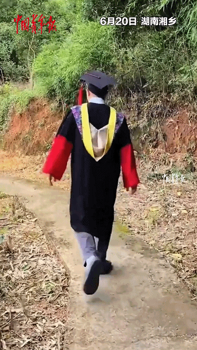 破防了！6月20日中国青年报报道，湖南，男子博士毕业，不料，他最爱的奶奶因身体原