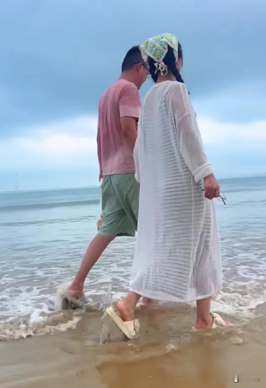 郭威现在越来越像个孩子了，田静怎么把威威带成这样了，哈哈，两个孩子也长大了，许妈