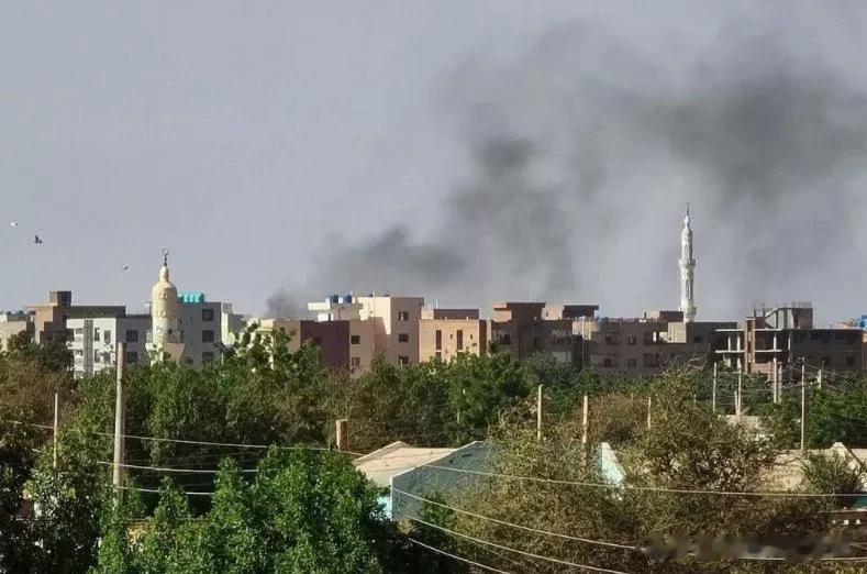 停火谈判无突破！沙特宣布援助1亿美元后，苏丹首都再遭空袭

来源:海峡快讯

最