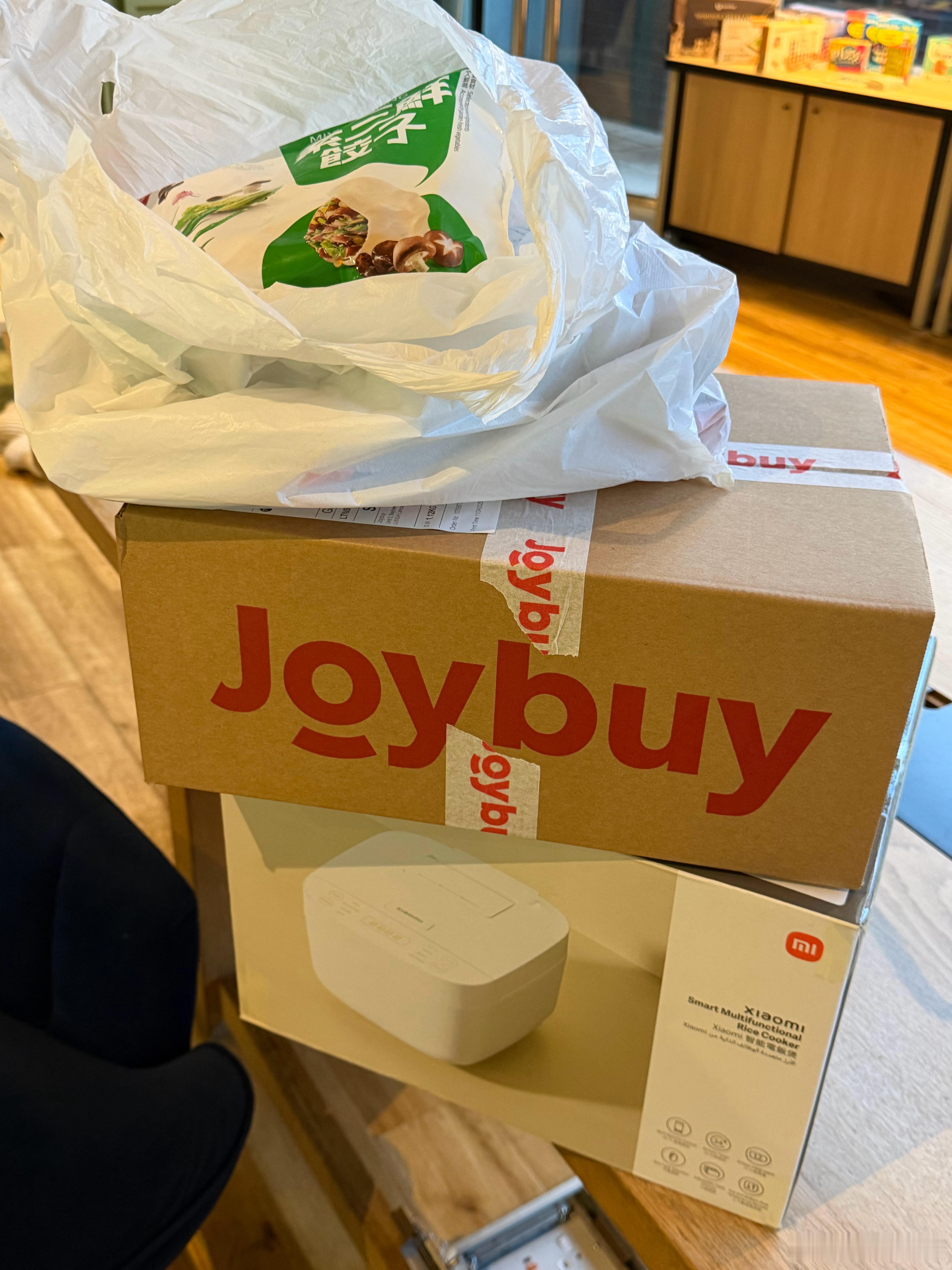 现在英国有京东是真方便啊柴米油盐酱醋茶 电饭锅应有尽有开火第一顿，先来炸酱面和炖