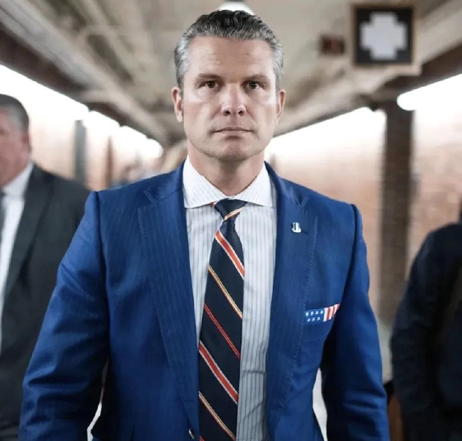 美国战争部长皮特·赫格塞斯要求美军将领必须符合身高体重标准并通过PT测试，禁止胡