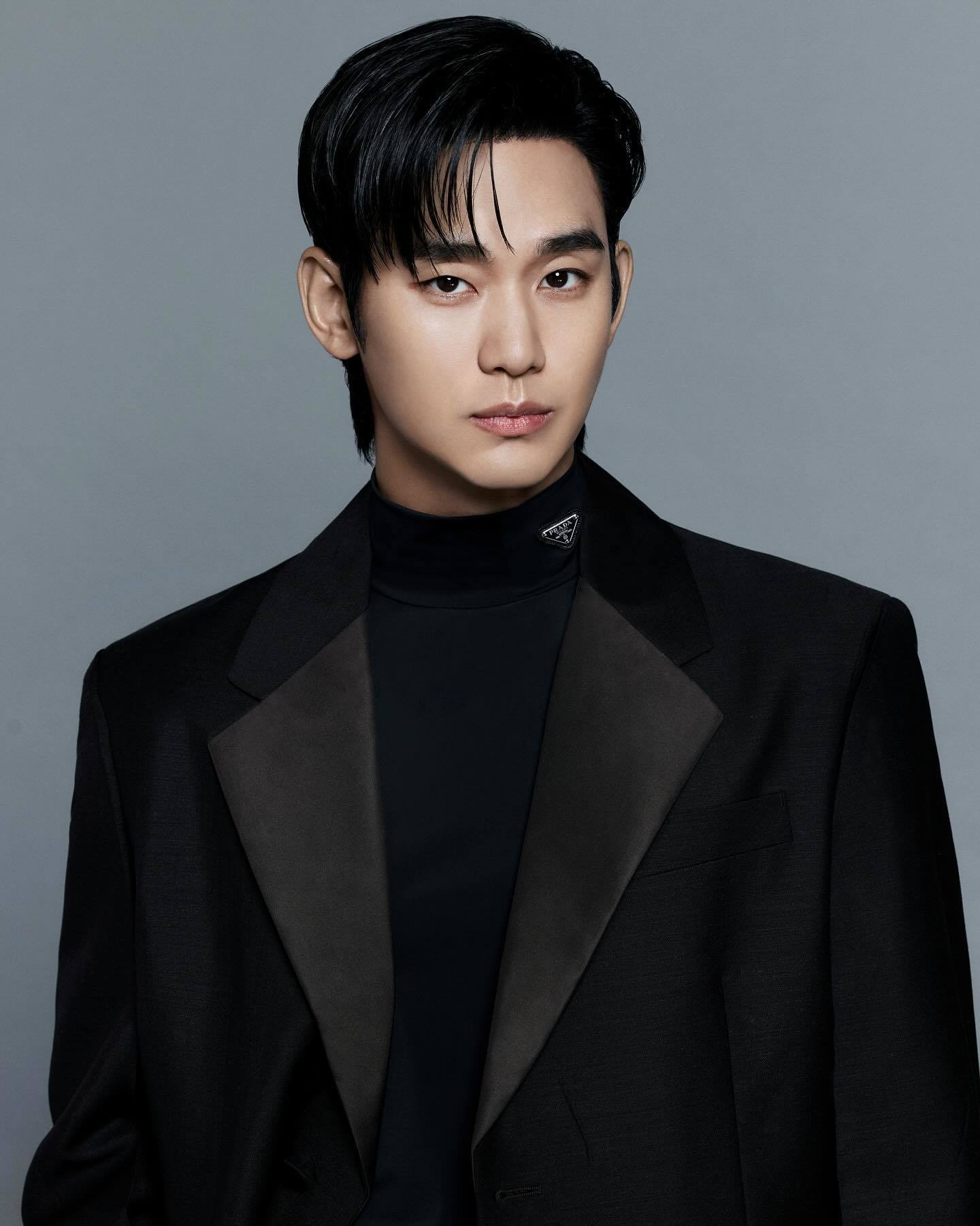 无预警空降 ，PRADA 正式官宣韩国男演员金秀贤出任 Brand Ambass