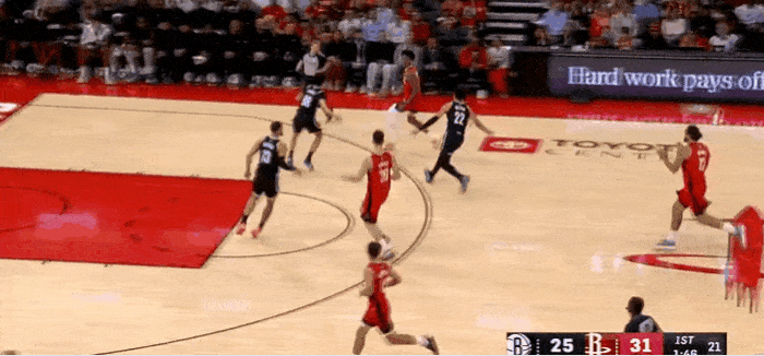 阿门快速推进前场找到底角谢泼德，助后者张弓搭箭一箭穿心


NBA常规赛，对阵的