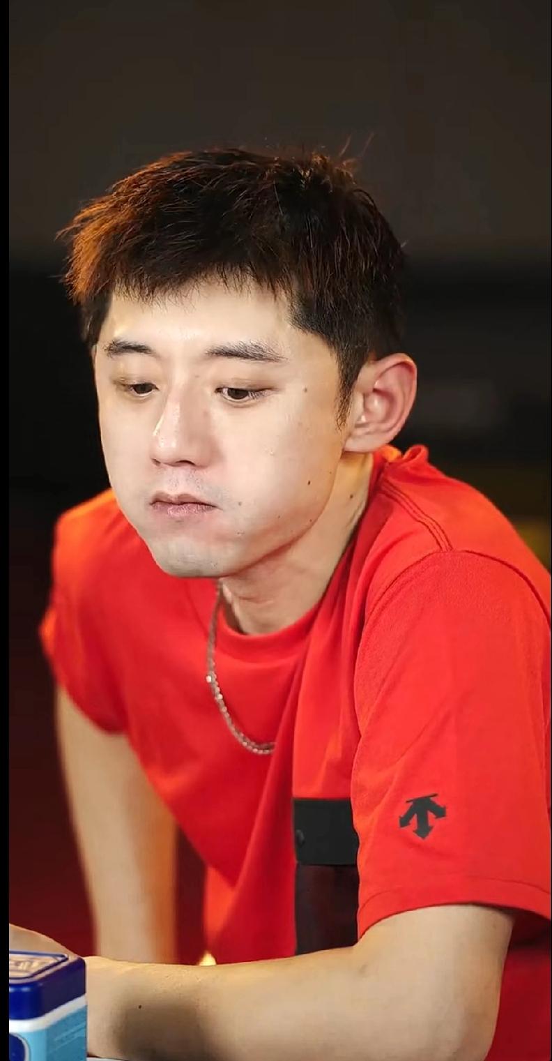 张继科太敢说了，
直播间怒怼黑粉，
真不愧是绰号藏獒的男人，

自从张继科宣布复