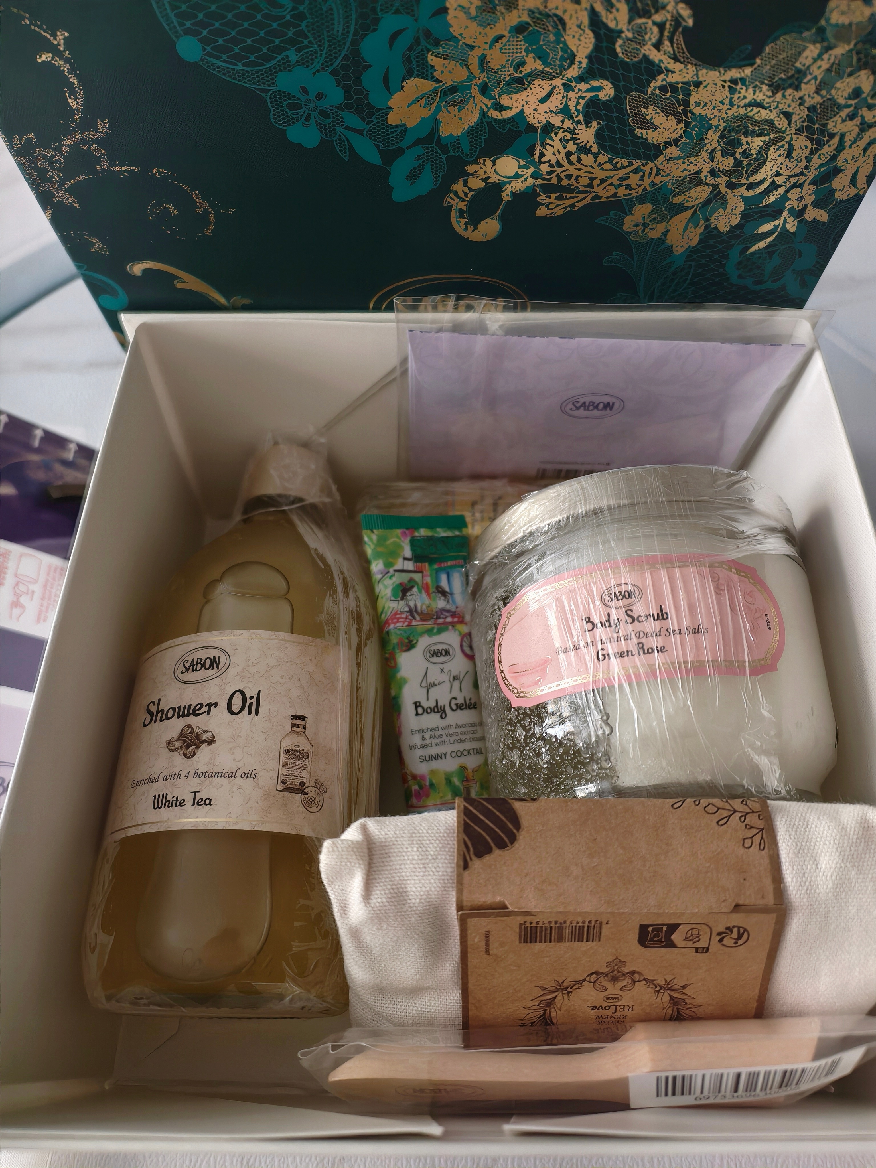 我快笑死了 收到磨砂膏和沐浴油了 打开一看冻住了.....大东北太难了.....