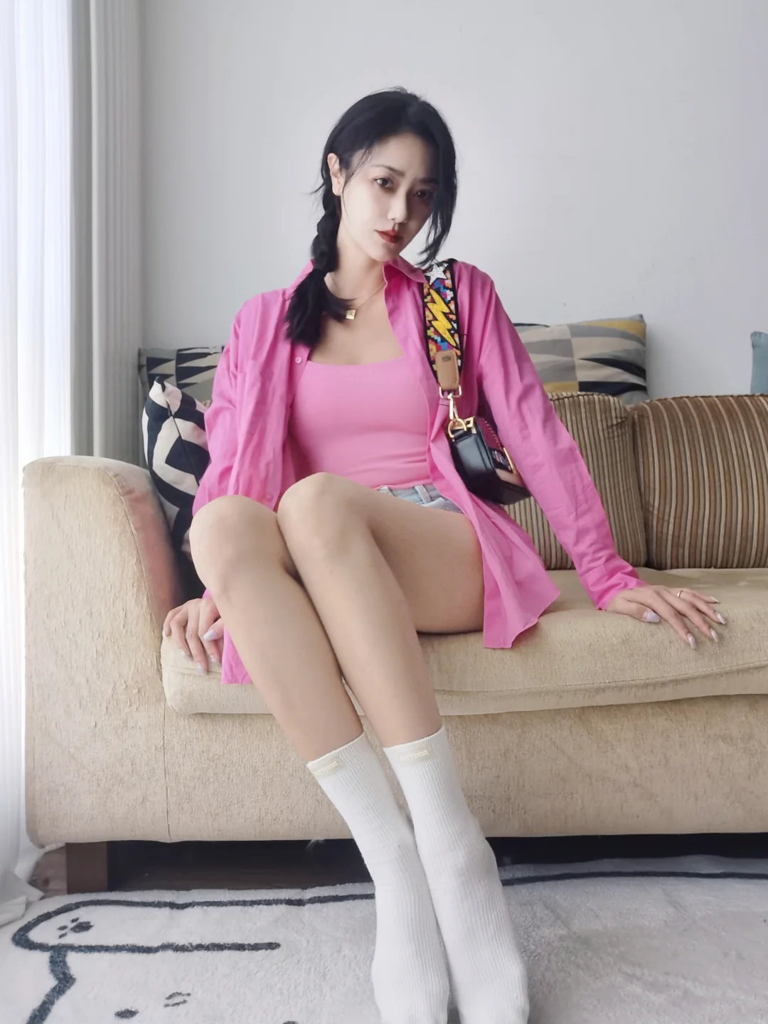 穿粉嫩的衬衫去逛街🫧中年少女的最爱穿搭