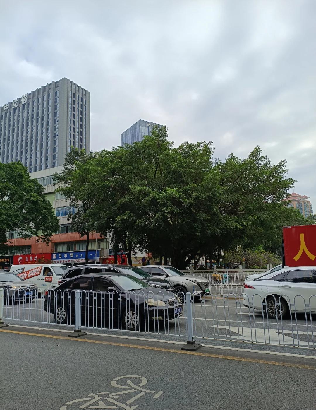这附近将是地铁珠海香洲站
珠海 城市交通规划 珠海地铁 地铁珠海
