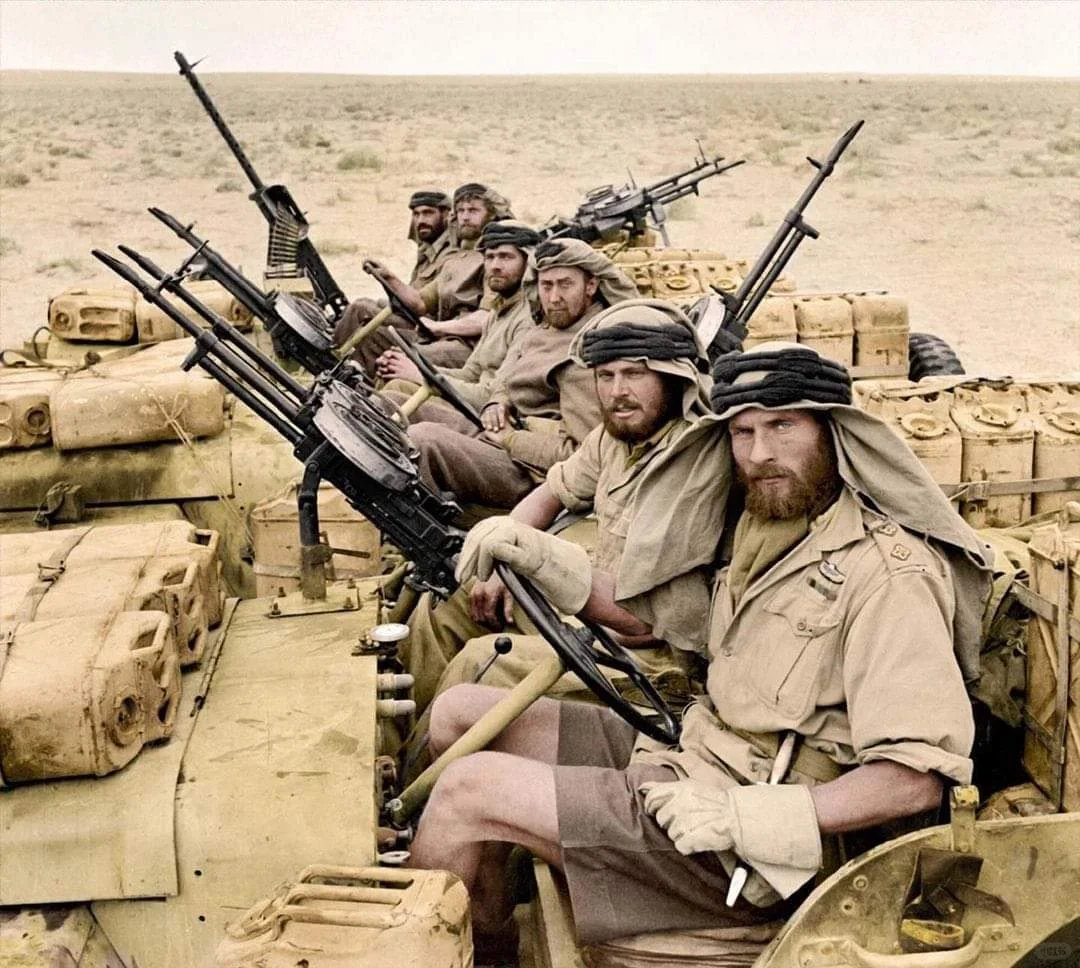1943年1月18日，英国特种空勤部队的士兵从突尼斯的一次为期三个月的...