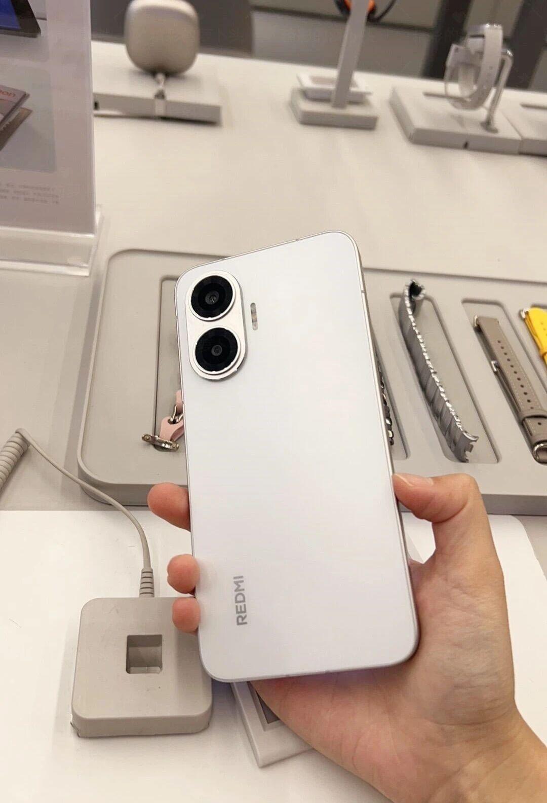 给妈妈买了她一台很满意的新手机纠结了一年，终于给妈妈换手机了！
妈妈总说能用就行