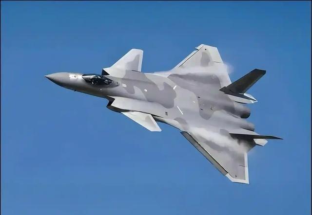 美国害怕的不是歼-20的作战能力，真正让美军感到无力的是，中国能像流水线一样批量