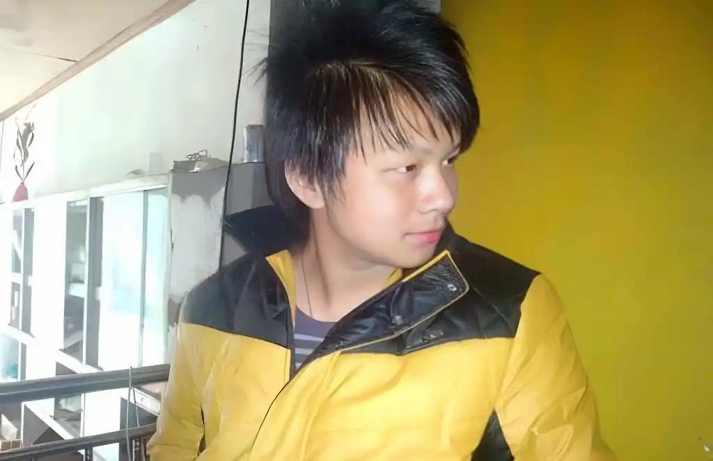 2014年，四川18岁小伙网购24支玩具枪被判无期徒刑，他在法庭上撕心裂肺对法官