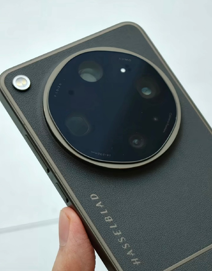 OPPO Find X9 Ultra水管爆了？？还没发布怎么真机满天飞 