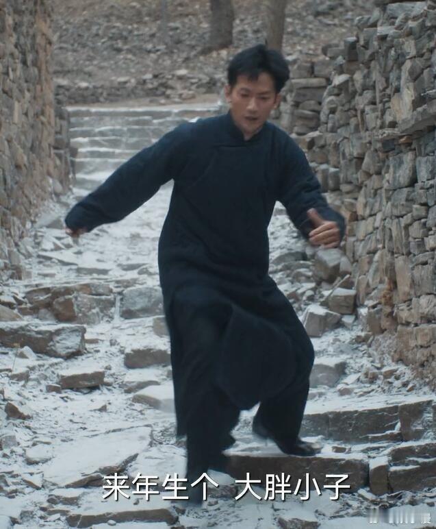 费文典把我妈气得直骂费文典这角色是来赚眼泪的吧！新式读书人却被封建礼教困住，和青
