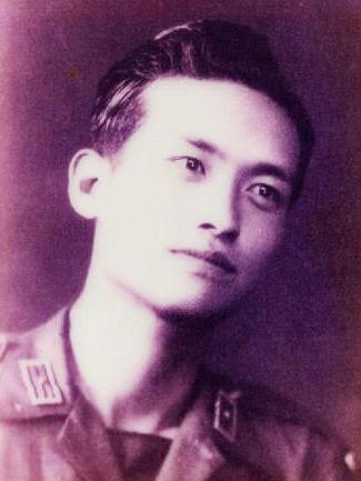 1947年，一名国军少校被俘，我方连长亲自审问，他瞟了连长一眼神色从容：你职级不