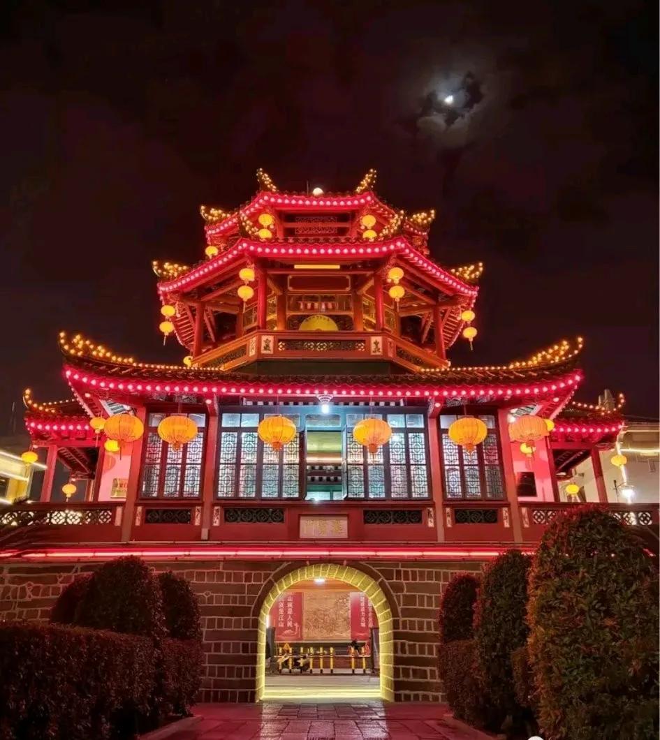 广东省揭阳市有一座《潮州八贤纪念馆》
广东省潮州市为什么没有《潮州八贤纪念馆》