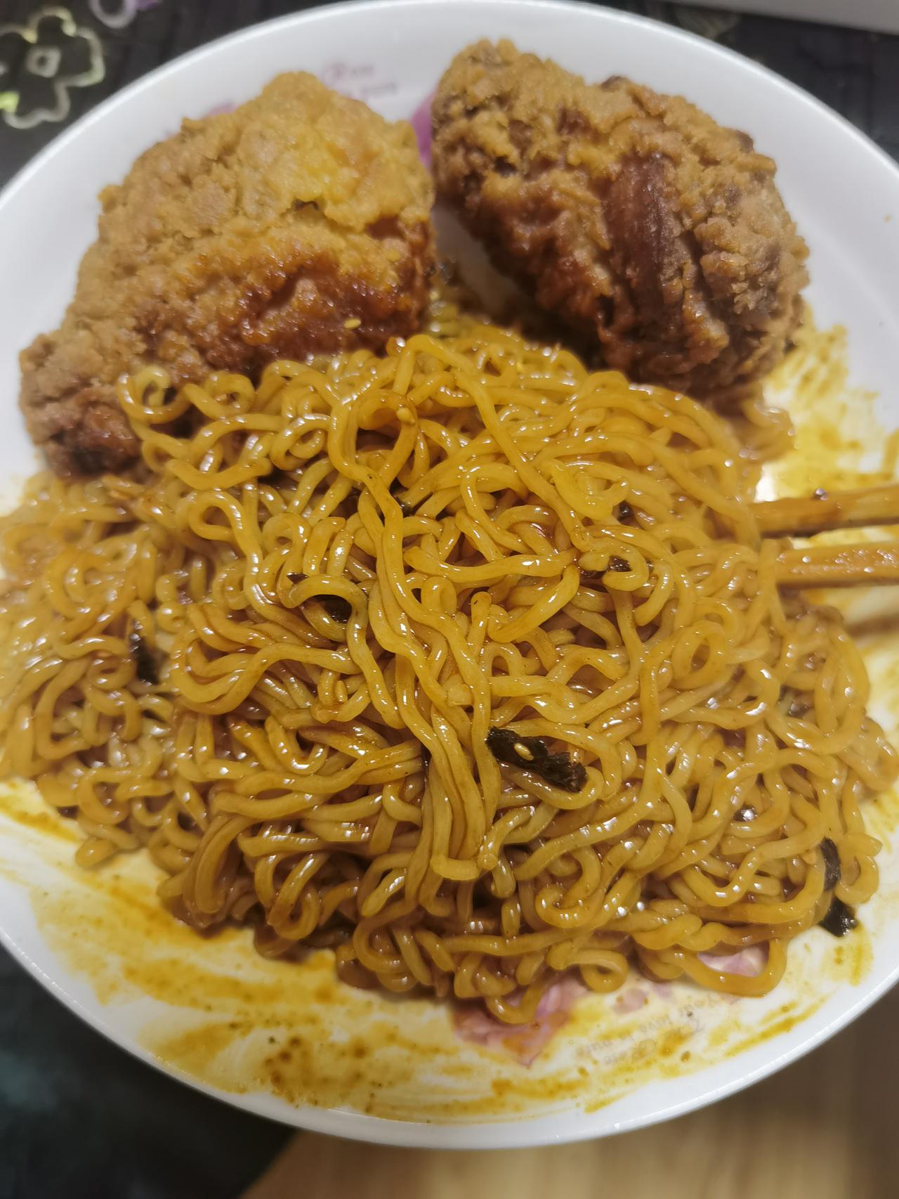 一日三餐中应该少吃哪一餐啊？
晚餐少吃一口，健康真的会有吗？

每次讨论减肥和健