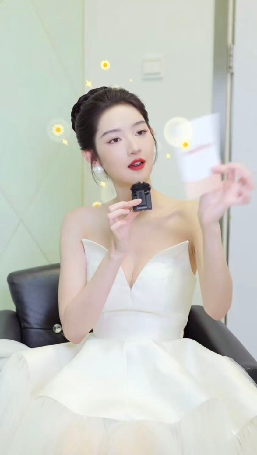 谁能拒绝王玉雯这种 “快乐能量体” 啊！读信环节的每一个反应都鲜活又真实，有王玉