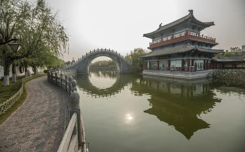 还没到“五一”，山东聊城的中学生已开启“错峰出游”模式，加上全国各地的游客扎堆，