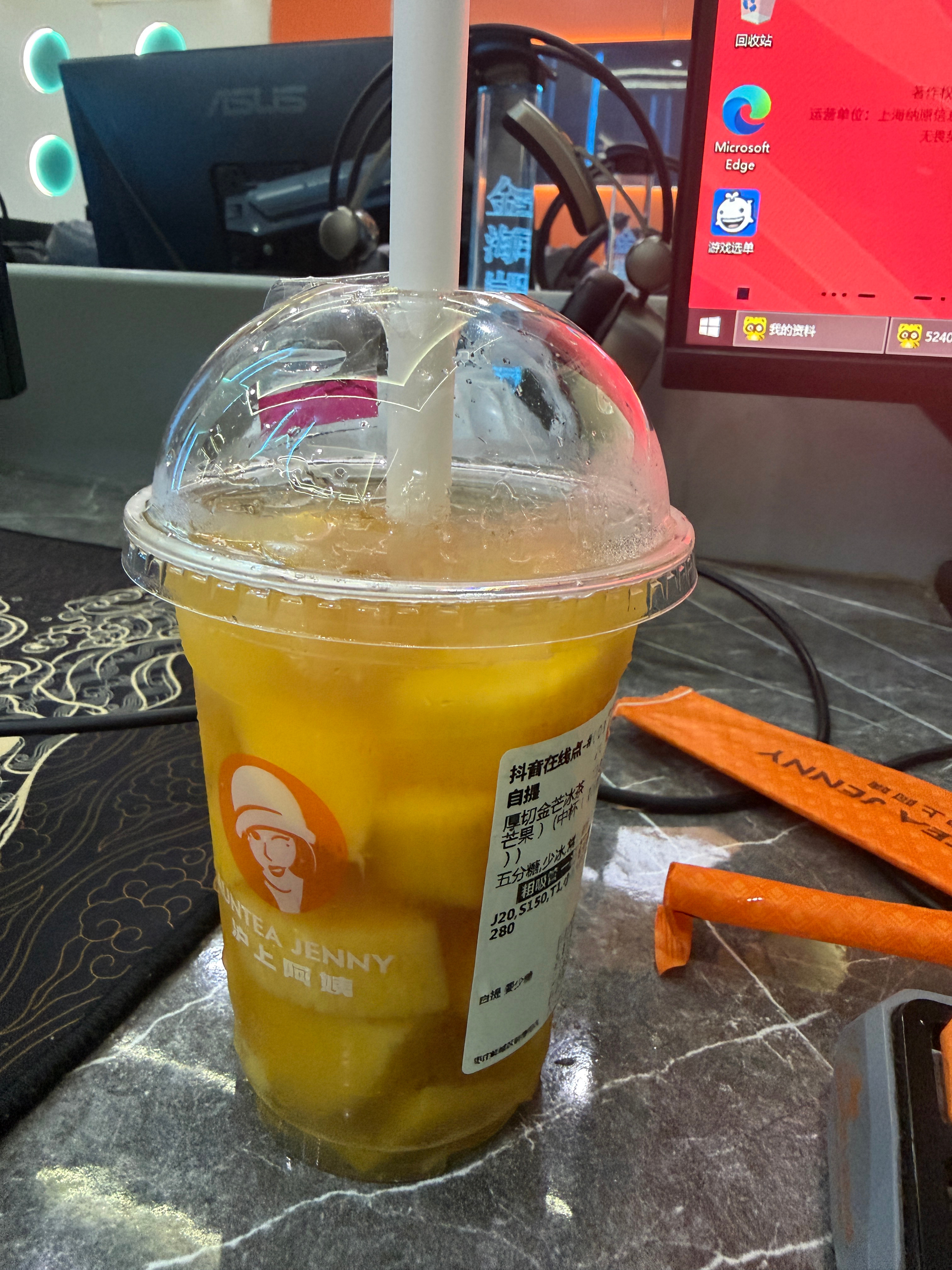 好难过啊，这玩意巨生糖，好像在吃泡在糖水里的芒果 