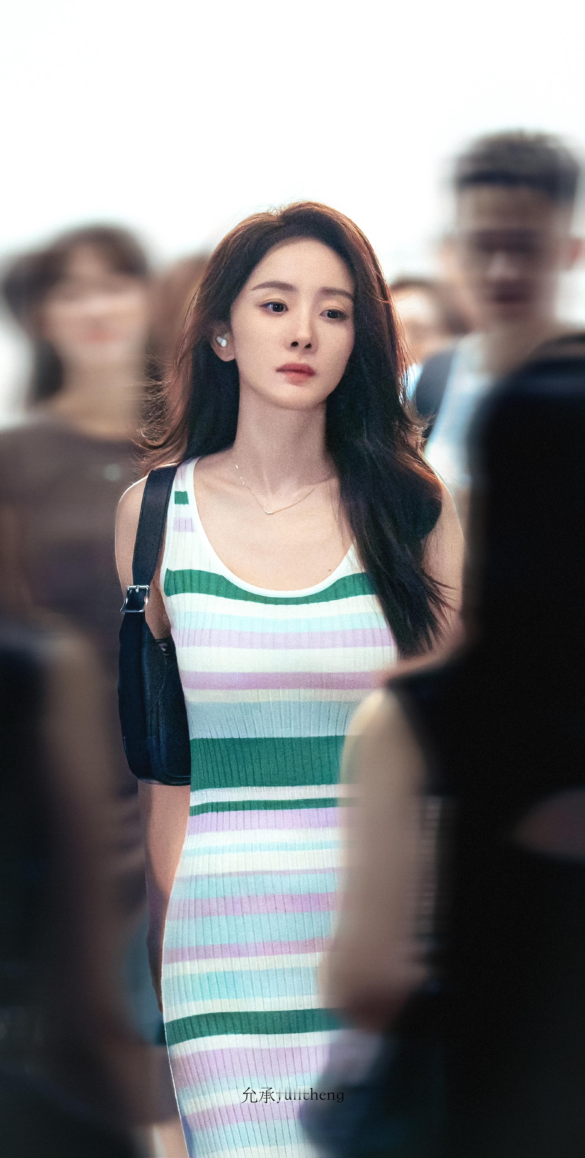 于无声处听惊雷，白帆的沉默是守护家国的铠甲！春节档影院见，为白帆打call。杨幂