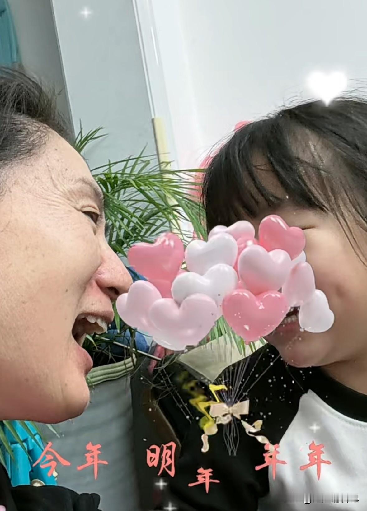 我孙女现在就是明确告诉所有人，奶奶和姥姥相比较，我更喜欢奶奶，有时候姥姥在跟前，