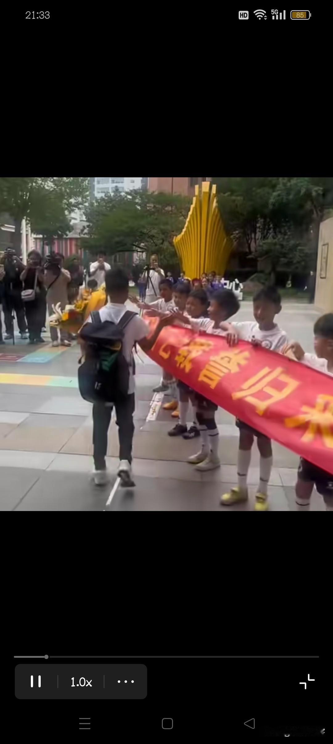个人感觉南京鼓楼一小大张旗鼓欢迎孟新艺凯旋归来的方式是正确的，正所谓榜样的力量是
