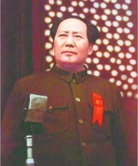 毛主席高瞻远瞩深刻阐述和平与战争多重关系，提醒欧洲提高警惕抓住机遇，否则将会吃大