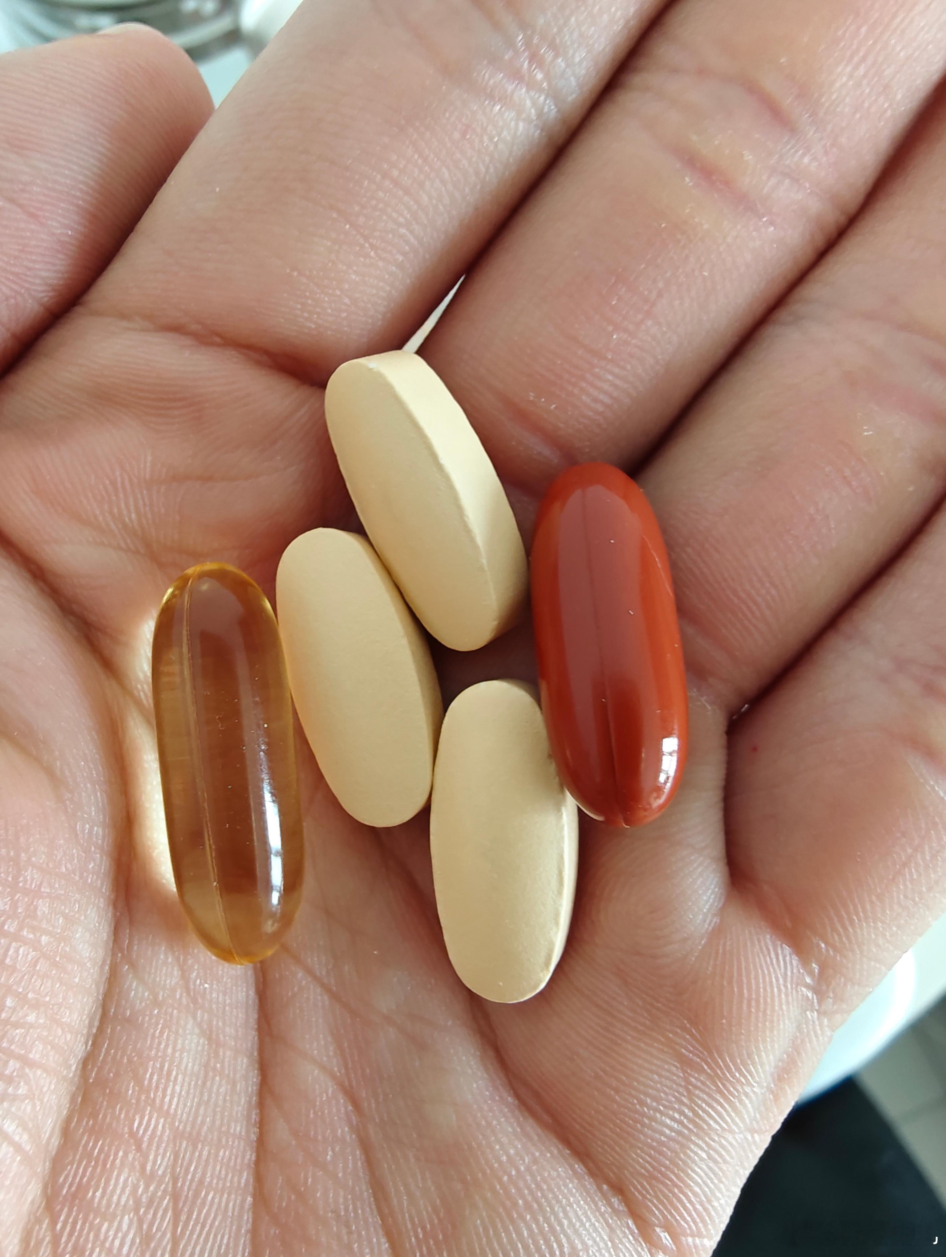发现个事这次换了高含量的辅酶Q10，吃了之后最明显的变化是，睡醒之后再也没有那种