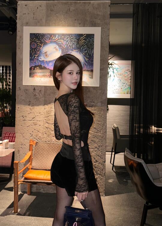 每个女人衣柜里必不可少的蕾丝