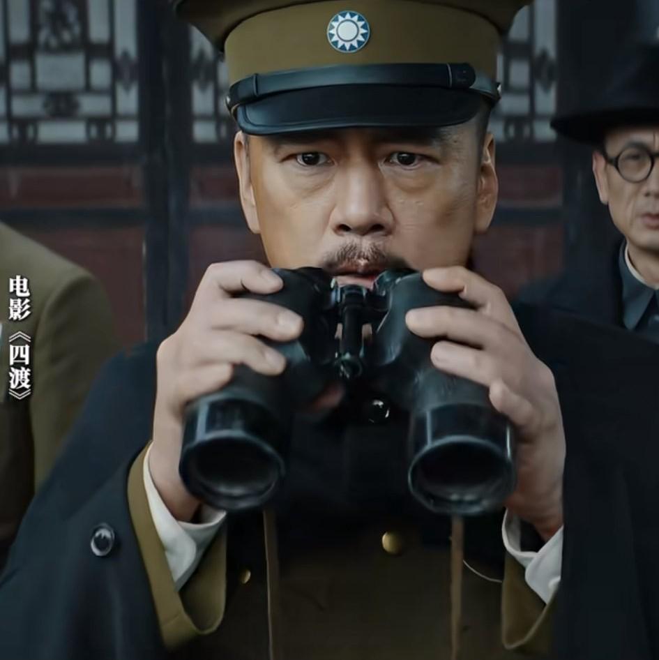 王耀庆在《四渡》里面的常凯申被网友调侃为:这个“总裁”是他所有总裁里面演的最好的