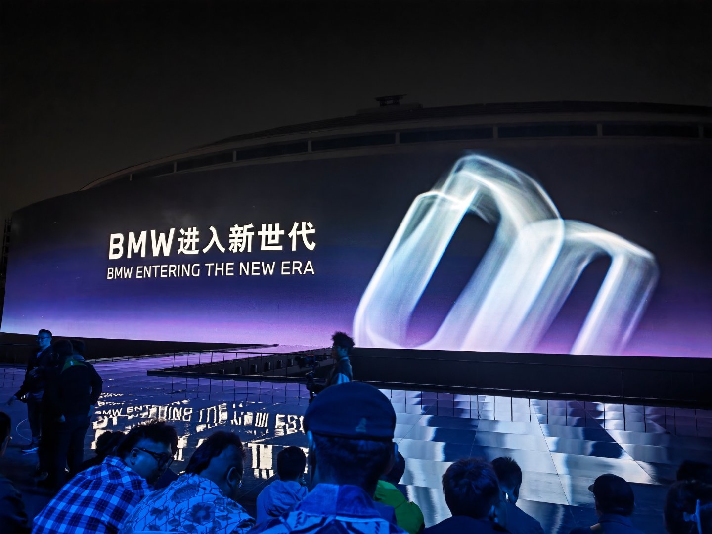 BMW品牌之夜车展前最忙碌了今天是宝马之夜期待一下今晚的惊喜大歌资讯汽车 北京·