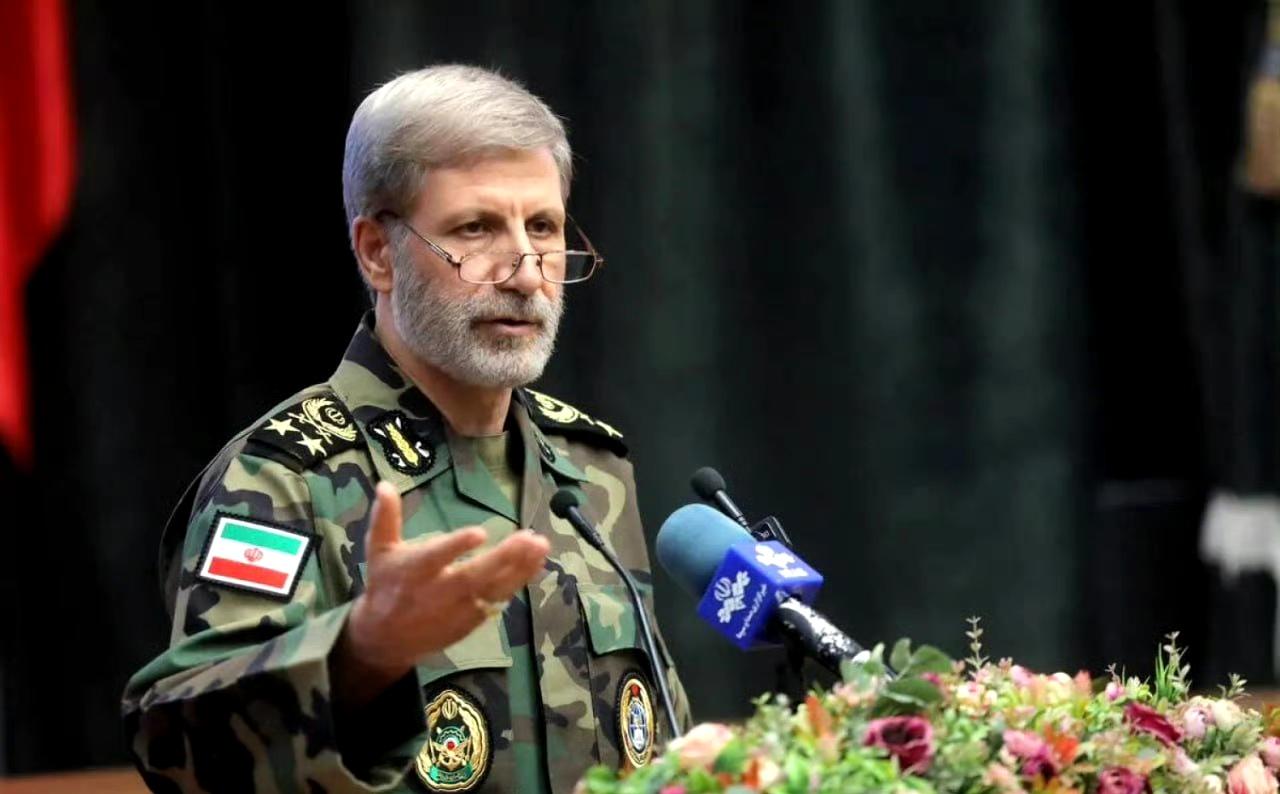 伊朗陆军总司令哈塔米将军表示：

如今，敌人——通过又一场阴谋，并在犯罪的犹太复