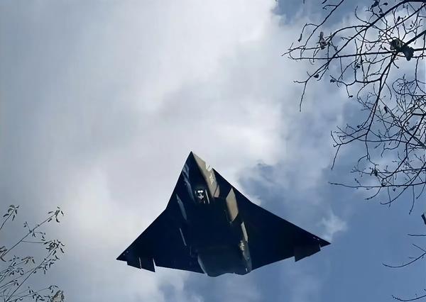 重大突破！官方彩蛋暗藏玄机 中国六代机首次正式曝光
 
军圈重磅喜讯刷屏全网！中