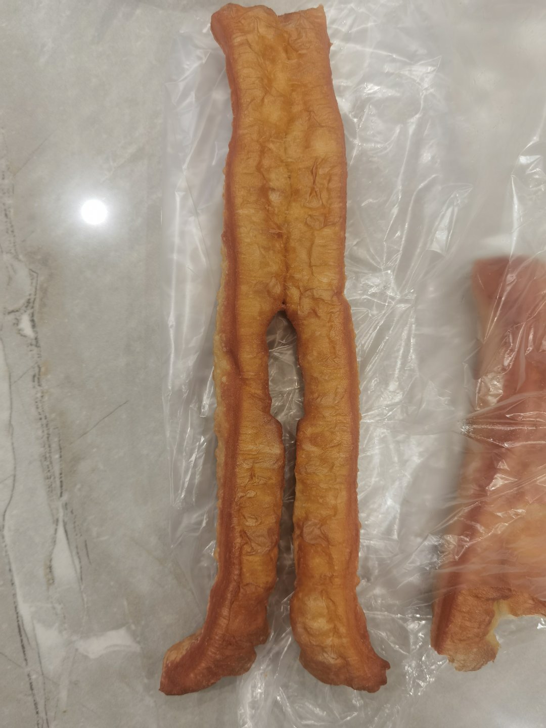 室友一早买的油条，造型挺别致啊