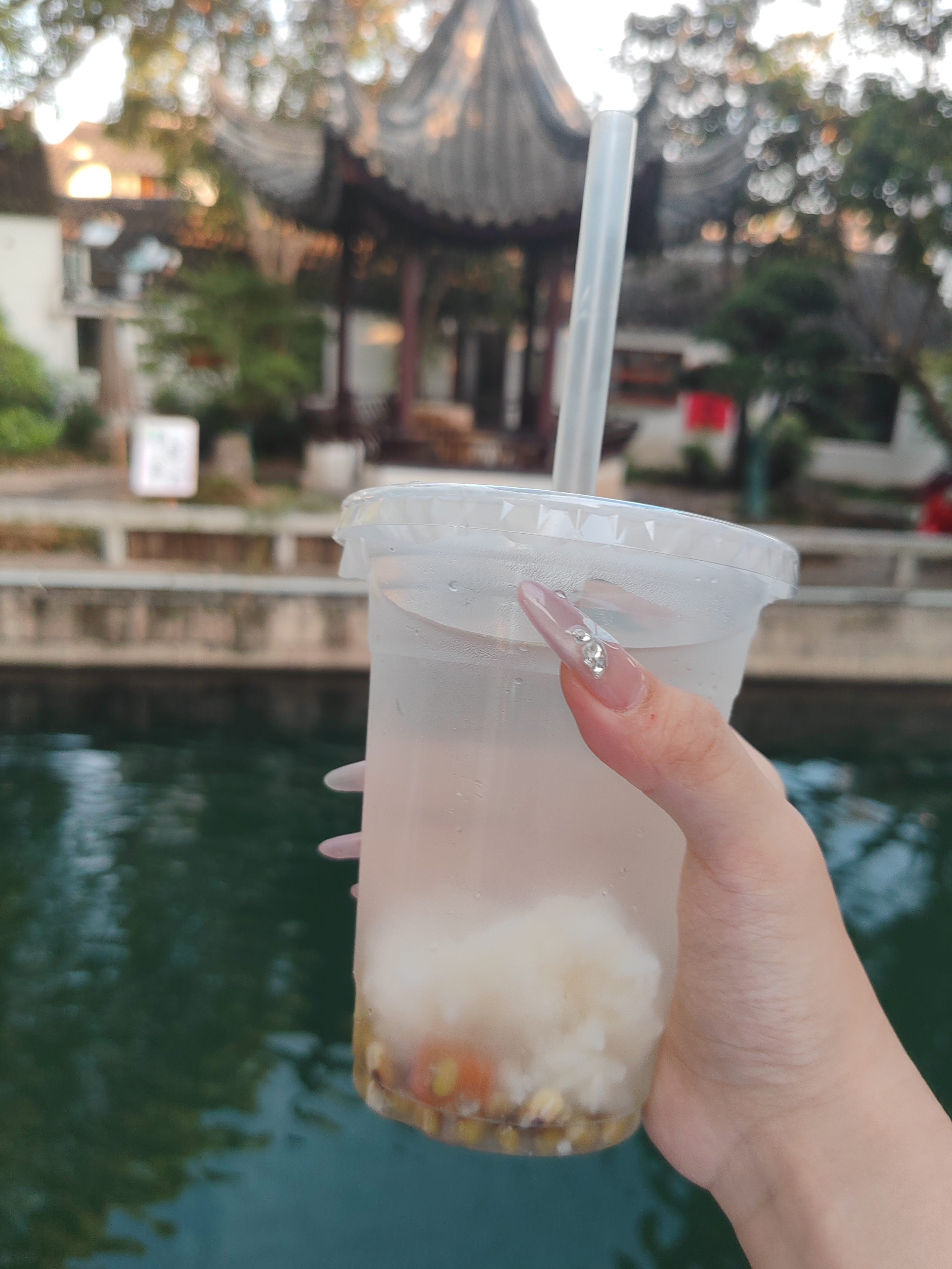 老马你是怎么觉得好喝的...我实在接受不了这个味道🙉 