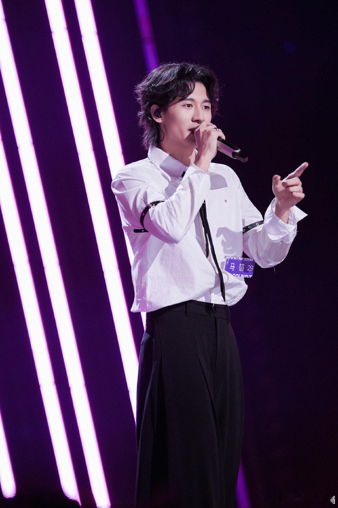 马韬晋级声鸣远扬六强马韬凭借1347票成功晋级《声鸣远扬2025》全国六强，这票