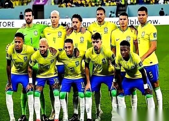 世界杯上有一种惨案，叫巴西队在自己家门口输球。
一次，是近20万人眼睁睁看着冠军