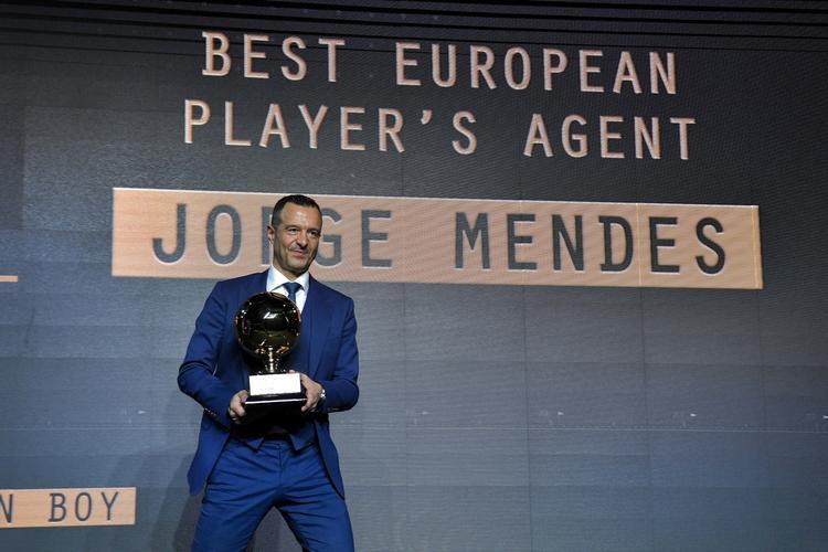 郭艾伦遭熟人诈骗千万郭艾伦疑似遭熟人诈骗 接触过很多国内职业球员，包括篮球、足球