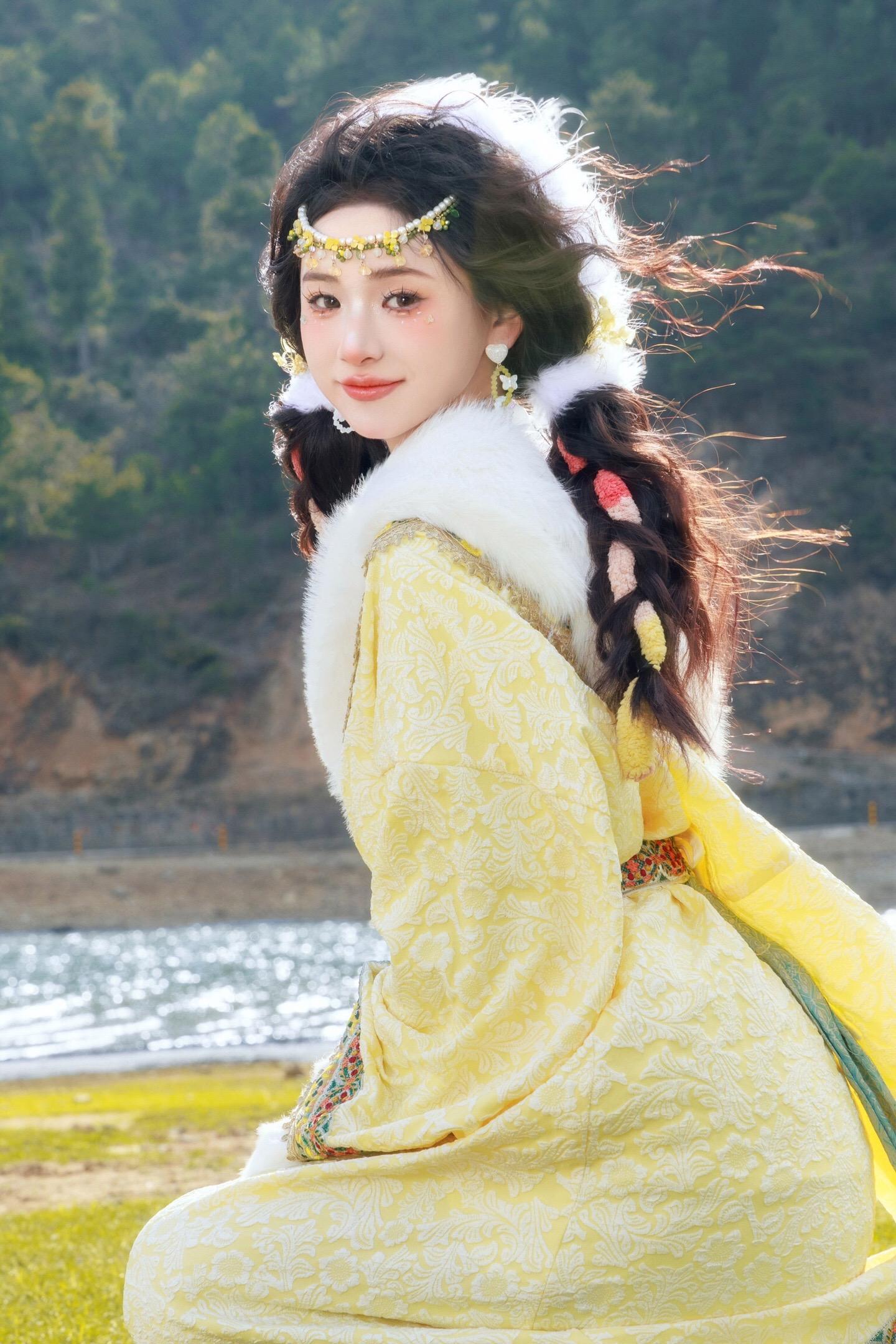 自由的灵魂 从不困于无风之地。美哭啦！总要去一次香格里拉吧
拍一组超有氛围的藏服写真！