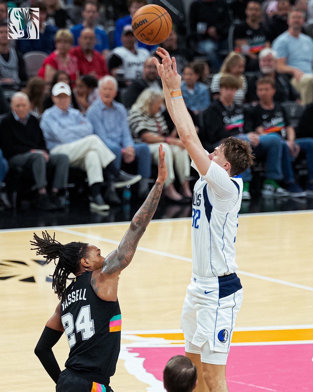 弗拉格成为过去25年间第四位单赛季打出至少11场30+得分的新秀，加入勒布朗·詹