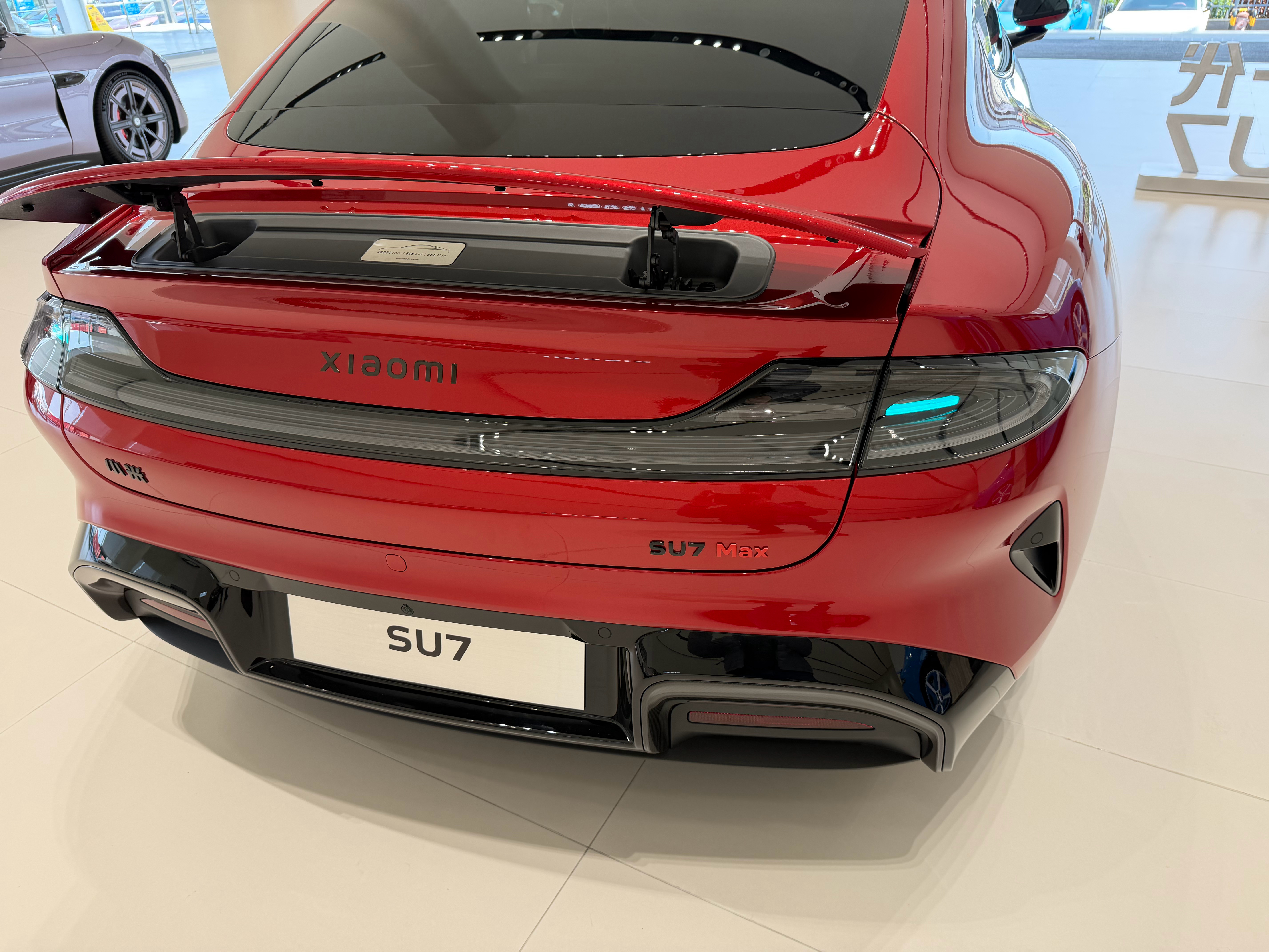 新SU7小蓝灯，低调…… 小米汽车新一代su7付卷卷爱粟