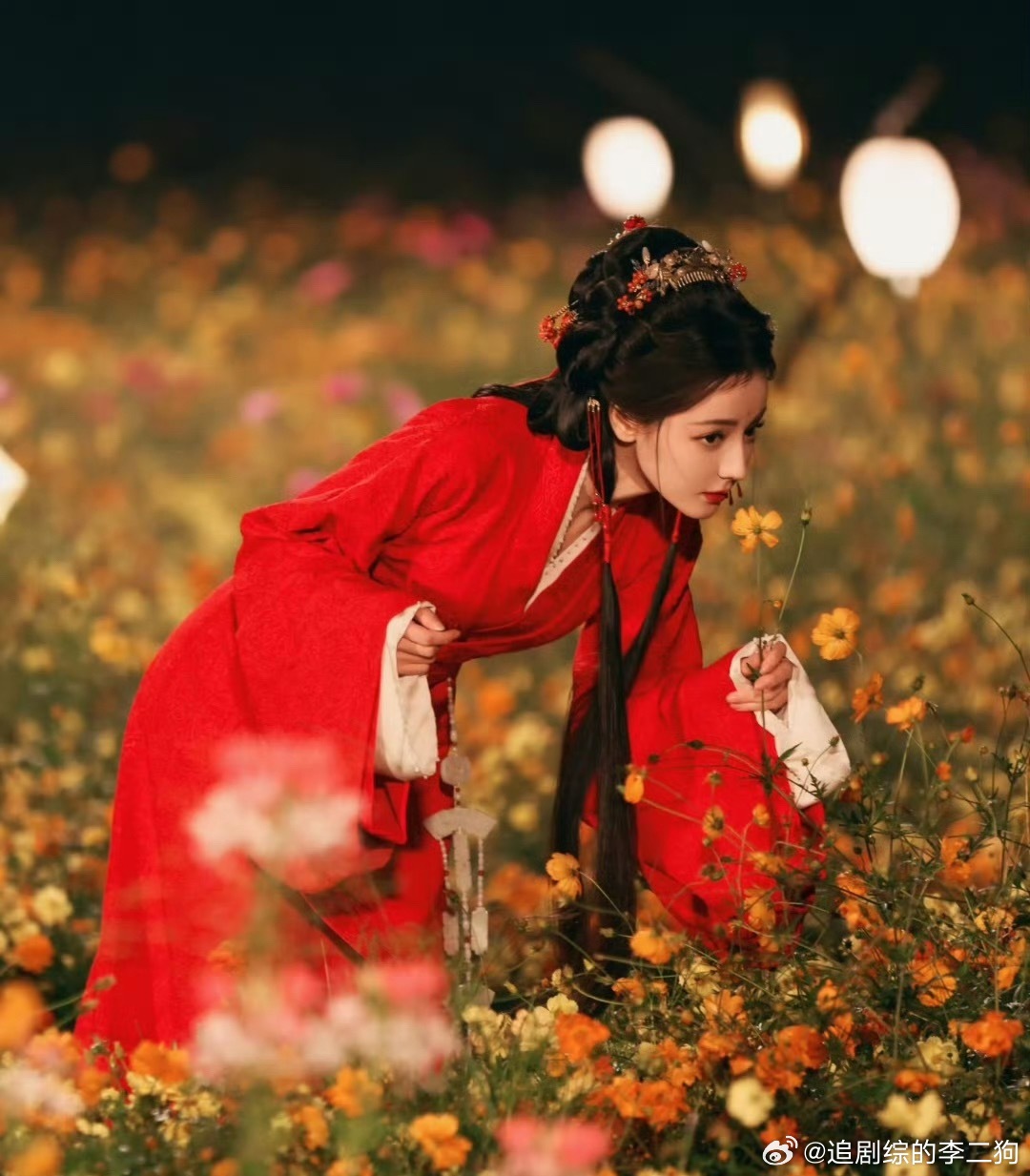 张小斐前经纪人关注迪丽热巴只关心白日提灯啥时候开播！ 我要报名追剧团！ 