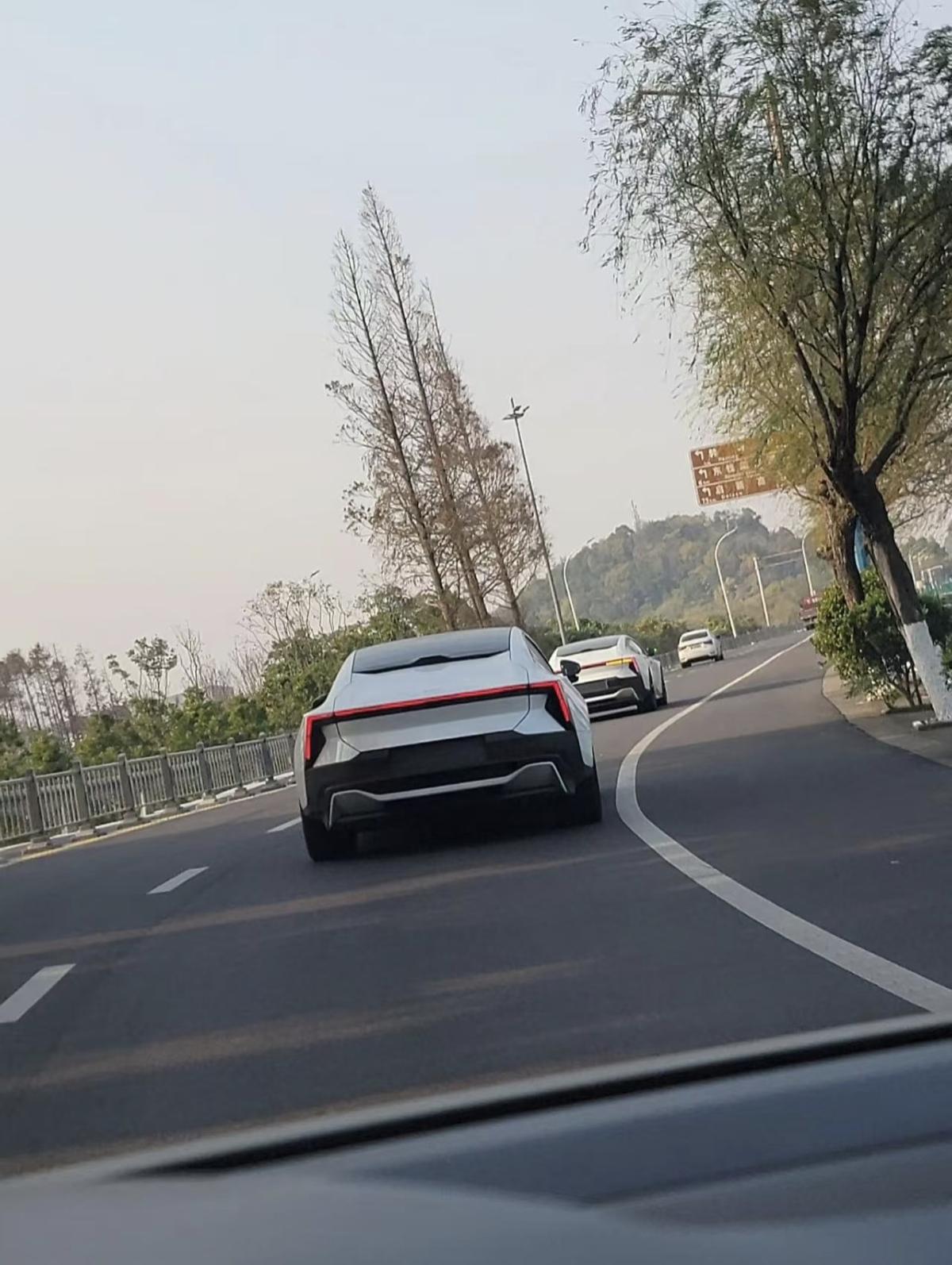 Polestar 5国内路试又被拍到了，借机复习一下：
-PPA平台，全铝车身；