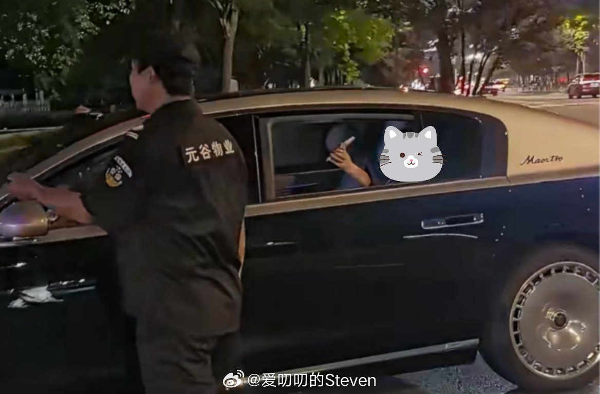 今天本来要去杭州看V800的，HDC感冒回来以后感冒加重了就没去。现场听说顶奢豪