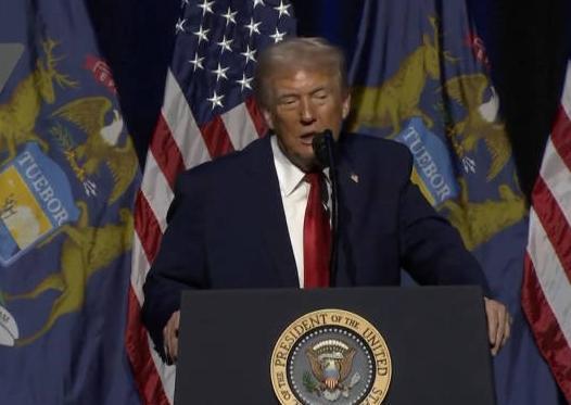 美国国会集体“逼宫”特朗普！

126名跨党派议员罕见联手，联名致信白宫，主题就