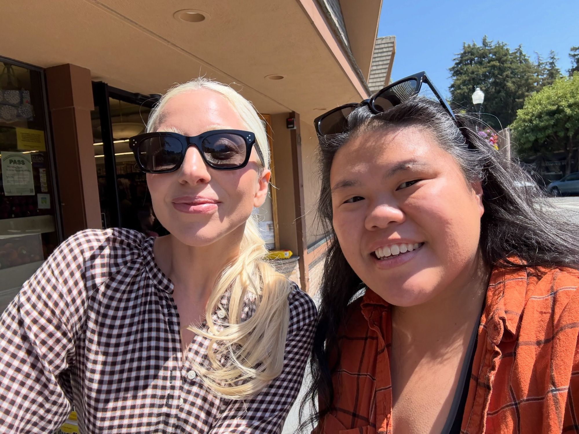 Lady Gaga 最近与粉丝的新照片。美美的很安心。 