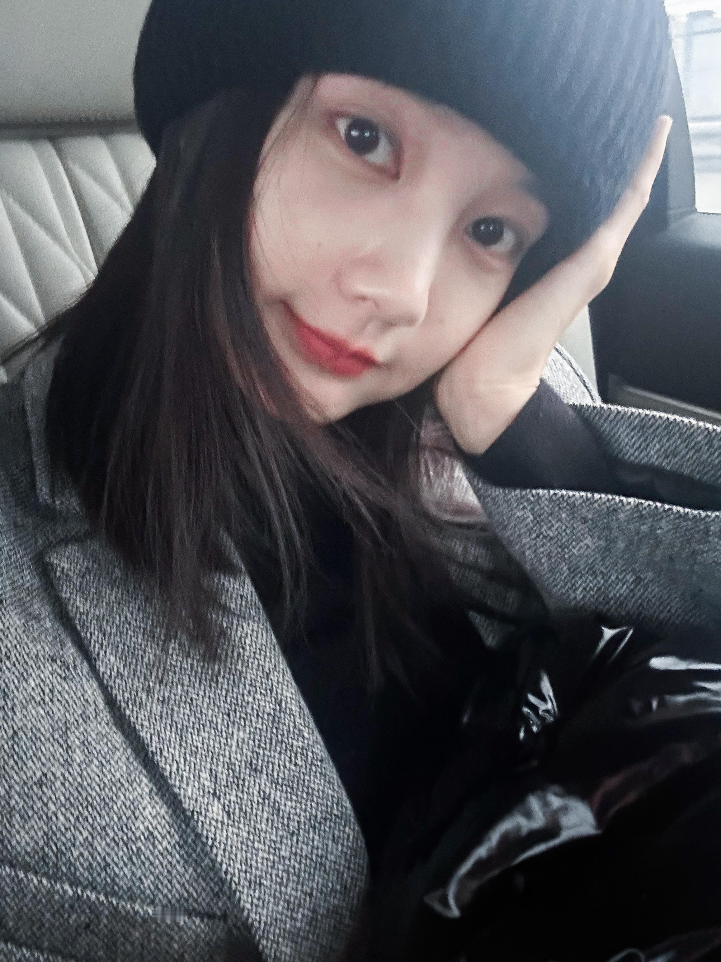 #李一桐下次发自拍是四年后#🦋#李一桐车内素颜自拍#今天想喊桐姐一声老公，帅的
